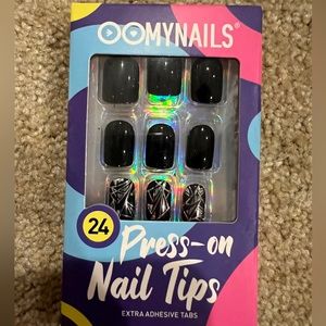 Press on nails